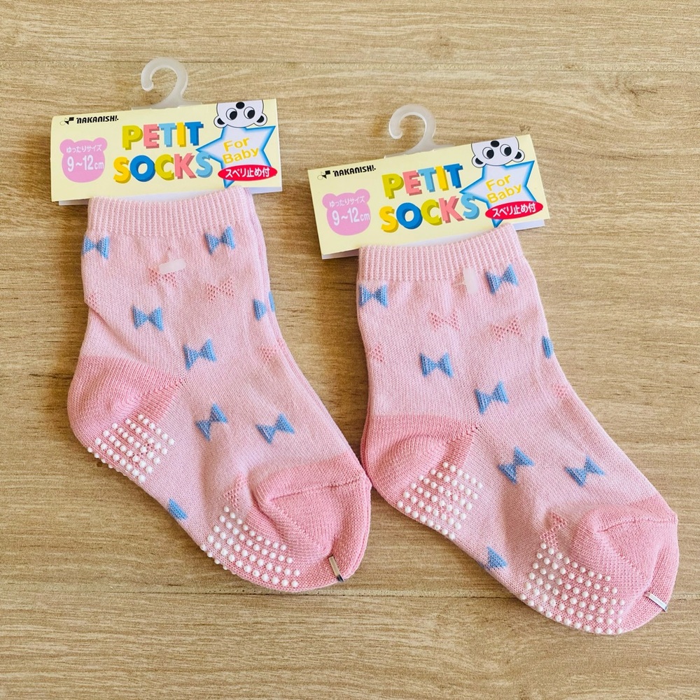 2 Baby Girl Anti Slip Socks Pink Bow Made in Japan Non Skid 9-12cm (6–12 M)